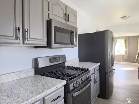 Kitchen - 3051 Harborview, Monroe, MI 48162 photo 2 of 3