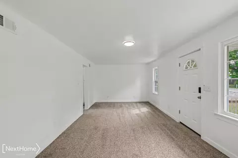 Living - 1093 Corydon, Mount Morris, MI 48458 photo 2 of 3