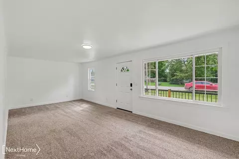 Living - 1093 Corydon, Mount Morris, MI 48458 photo 3 of 3