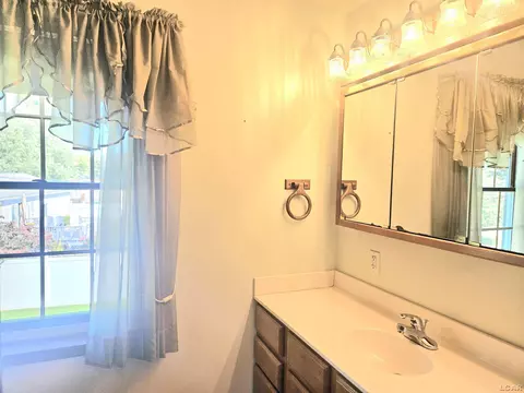 Bath - 2825 5th, Monroe, MI 48162 photo 2 of 4