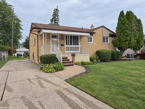 22455 Wildwood, Saint Clair Shores, MI 48081