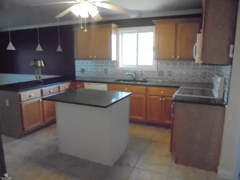 Kitchen - 79223 Capac, Armada, MI 48005 photo 6 of 9
