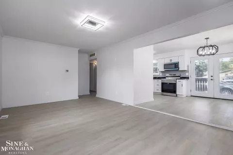 Living - 905 Liberty, Algonac, MI 48001 photo 3 of 6