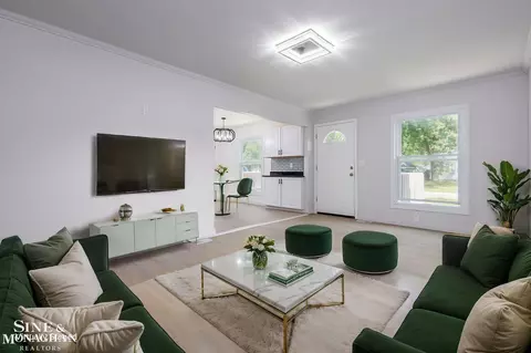 Living - 905 Liberty, Algonac, MI 48001 photo 6 of 6