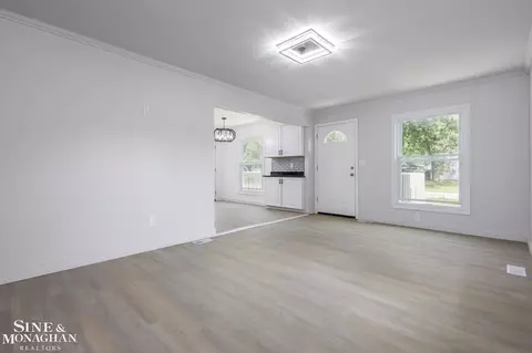 Living - 905 Liberty, Algonac, MI 48001 photo 5 of 6