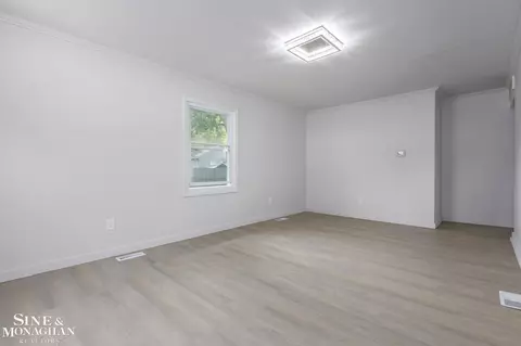 Living - 905 Liberty, Algonac, MI 48001 photo 2 of 6