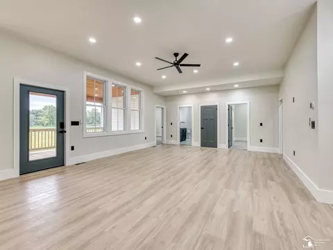 Living - 2706 S Custer, Monroe, MI 48161 photo 2 of 8