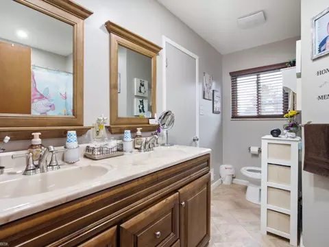 Bath - 27952 Thomas, Warren, MI 48092 photo 1 of 2