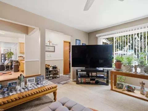 Living - 27952 Thomas, Warren, MI 48092 photo 2 of 4