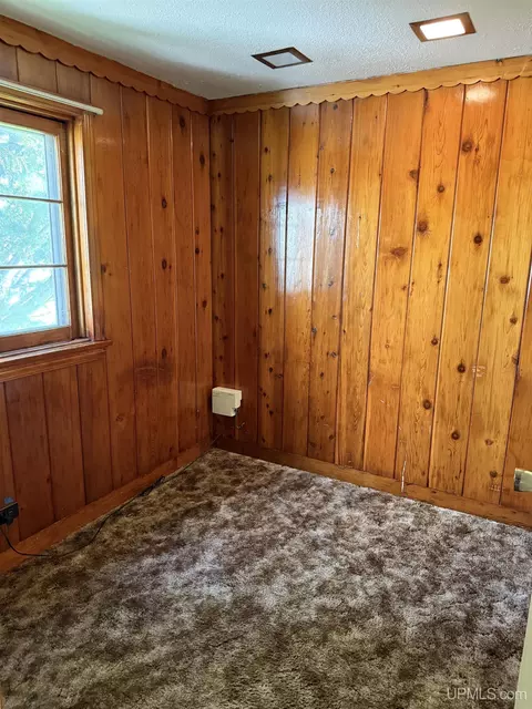 Bedroom - 522 E Varnum, Munising, MI 49862 photo 2 of 2
