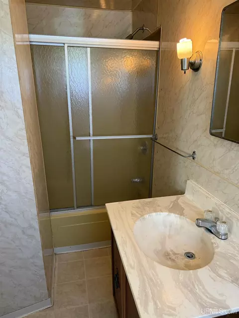 Bath - 522 E Varnum, Munising, MI 49862 photo 1 of 2