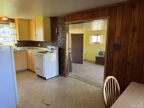 Kitchen - 522 E Varnum, Munising, MI 49862 photo 1 of 2