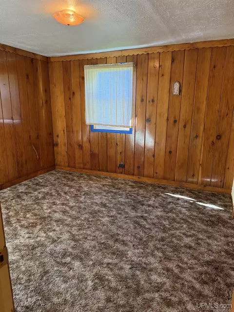 Bedroom - 522 E Varnum, Munising, MI 49862 photo 1 of 2