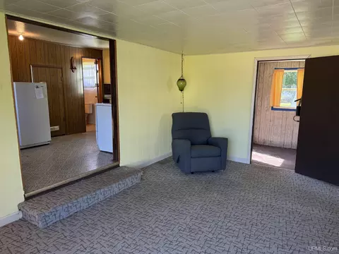 Living - 522 E Varnum, Munising, MI 49862 photo 3 of 3