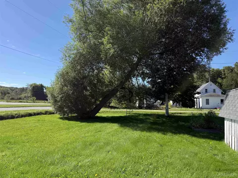 Exterior - 522 E Varnum, Munising, MI 49862 photo 4 of 5