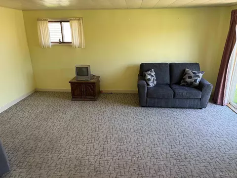 Living - 522 E Varnum, Munising, MI 49862 photo 2 of 3
