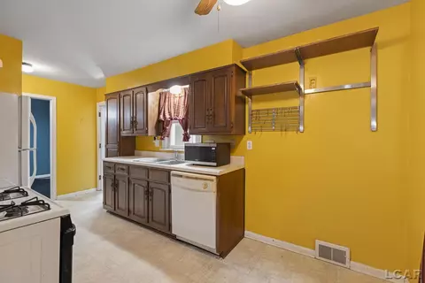 Kitchen - 355 Rogers, Adrian, MI 49221 photo 3 of 7