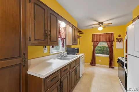 Kitchen - 355 Rogers, Adrian, MI 49221 photo 7 of 7