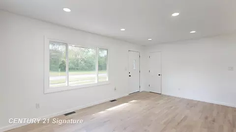 Living - 1245 E Outer, Saginaw, MI 48601 photo 2 of 2