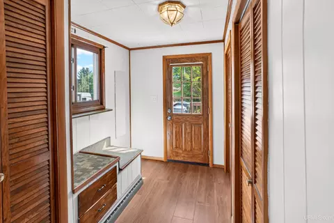 Entry Way - 700 Poplar, Ishpeming, MI 49849 photo 2 of 2