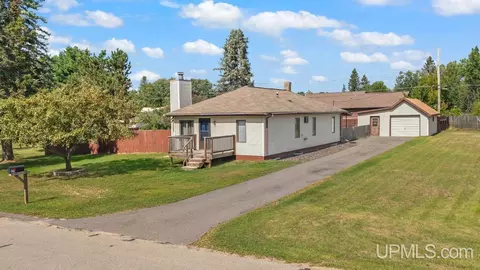 924 Michigan, Kingsford, MI 49802