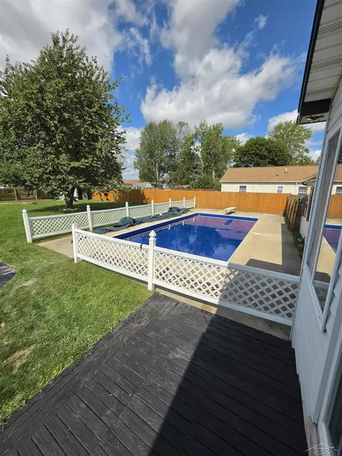 Exterior - 113 Maple, Auburn, MI 48611 photo 4 of 9
