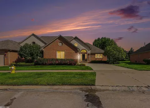 33827 Au Sable #25, Chesterfield, MI 48047