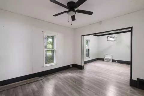 Living - 830 Wilkinson, Owosso, MI 48867 photo 2 of 2