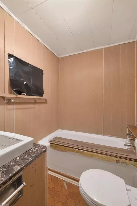 Bath - 830 Wilkinson, Owosso, MI 48867 photo 3 of 4