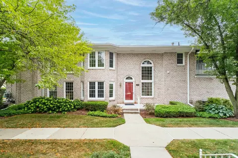 172 Windwood Pointe, Saint Clair Shores, MI 48080