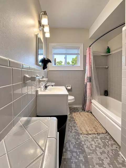 Bath - 5413 Fleming, Flint, MI 48504 photo 1 of 1