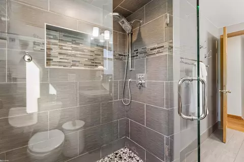 Bath - 3508 Barbara, Sterling Heights, MI 48310 photo 3 of 3