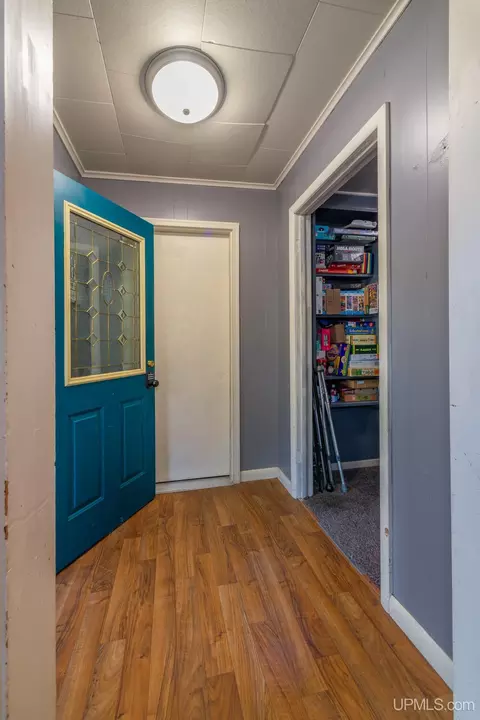 Entry Way - 603 N 6th, Ishpeming, MI 49849 photo 1 of 3