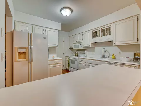 Kitchen - 66 Linswood, Monroe, MI 48162 photo 2 of 3
