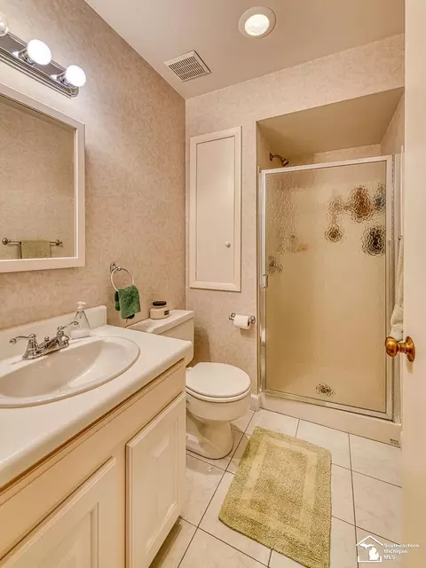 Bath - 66 Linswood, Monroe, MI 48162 photo 2 of 4