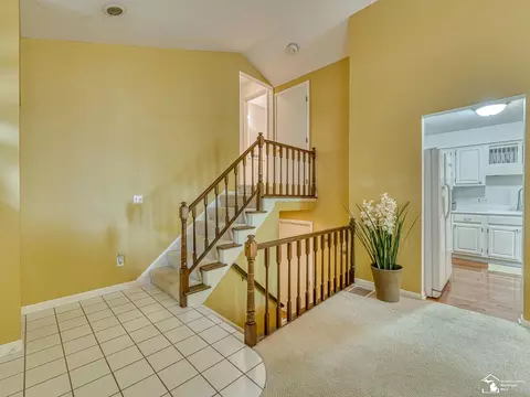 Entry Way - 66 Linswood, Monroe, MI 48162 photo 2 of 3