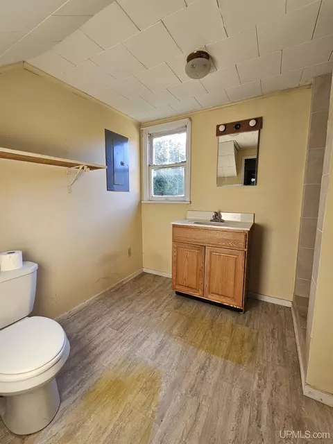 Bath - 36 7th, South Range, MI 49963 photo 1 of 4