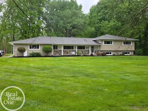 6026 Via Toscana, Troy, MI 48085
