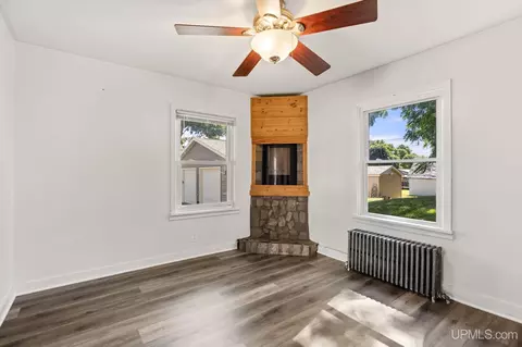 Living - 726 Maurice, Ishpeming, MI 49849 photo 4 of 5