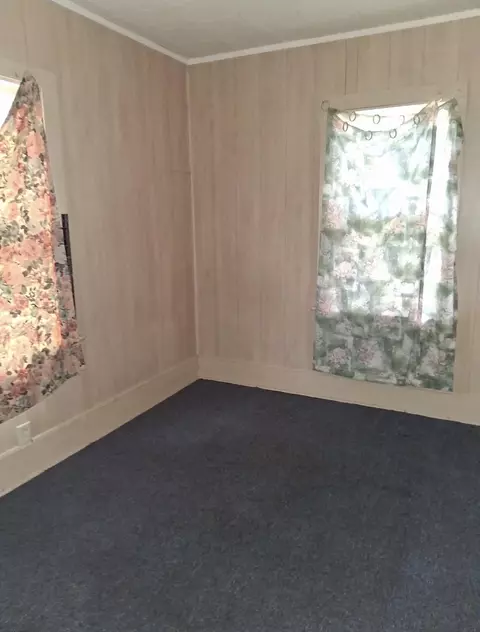 Bedroom - 818 E Dewey, Flint, MI 48505 photo 2 of 5