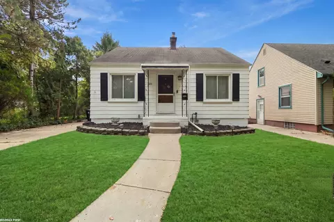 2119 Hampton, Grosse Pointe Woods, MI 48236