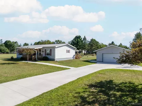 1806 Crose, Iron River, MI 49935