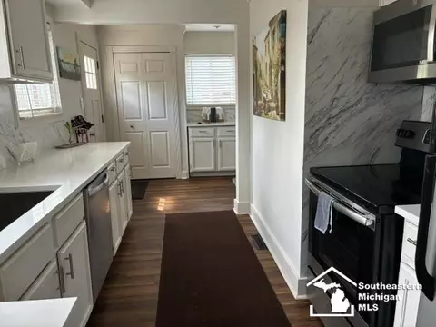 Entry Way - 18090 Valade, Riverview, MI 48193 photo 1 of 1