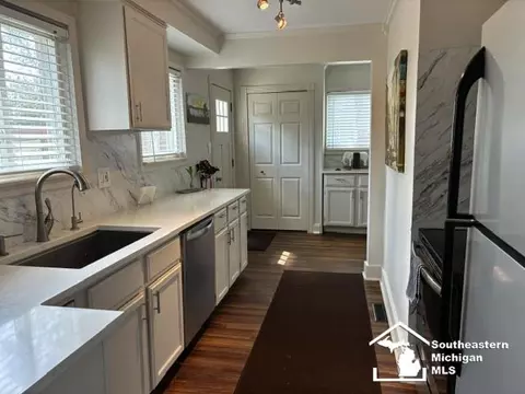 Kitchen - 18090 Valade, Riverview, MI 48193 photo 1 of 2