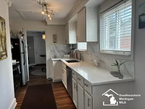 Kitchen - 18090 Valade, Riverview, MI 48193 photo 2 of 2