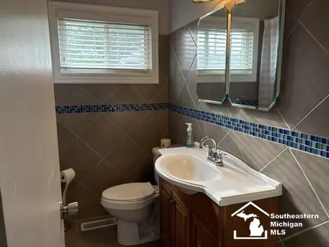 Bath - 18090 Valade, Riverview, MI 48193 photo 1 of 1