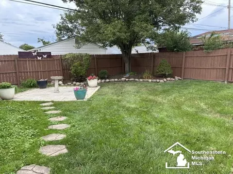 Exterior - 18090 Valade, Riverview, MI 48193 photo 2 of 3