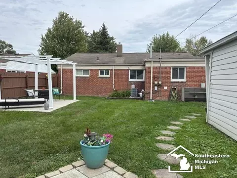Exterior - 18090 Valade, Riverview, MI 48193 photo 3 of 3