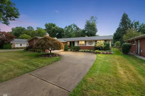 589 Anita, Grosse Pointe Woods, MI 48236