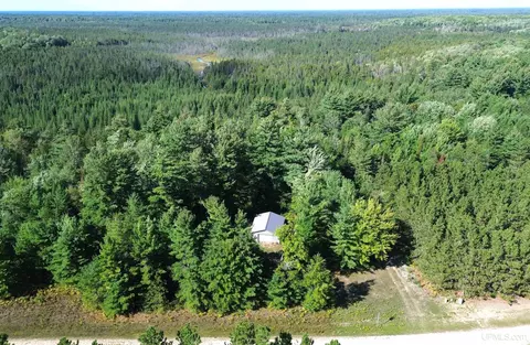 7220 W Smith Lk, Manistique, MI 49854